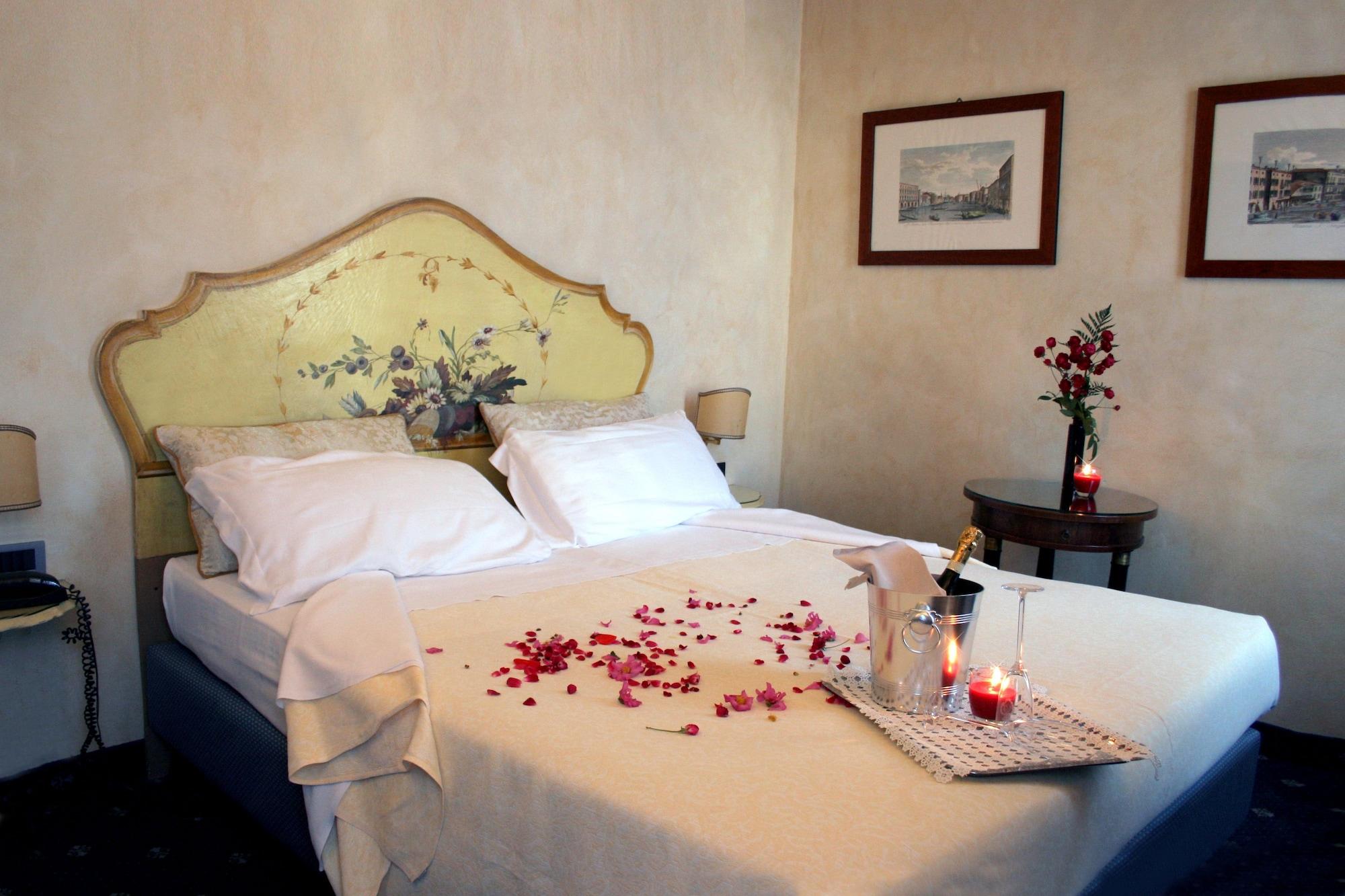 Ai Due Fanali Adults Only Hotel Venice Exterior photo